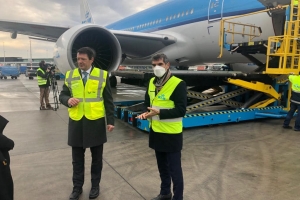 Vacuna contra Covid19 ta riba avion di KLM rumbo pa Aruba!