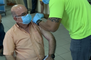 Aruba a cuminsa vacuna su ciudadanonan contra Covid19   