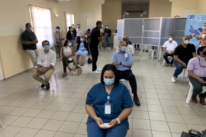 Aruba a cuminsa vacuna su ciudadanonan contra Covid19   