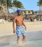 Floyd Mayweather a bolbe saca cara di Aruba internacionalmente