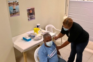 Gobernantenan di Bonaire tambe a vacuna awe contra Covid19 