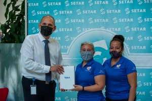 SETAR a reparti 800 tablets pa scolnan secundario