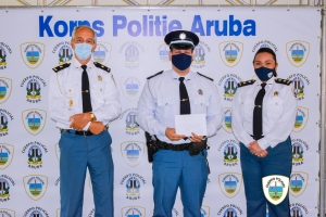 Varios agente policial a ricibi nan promocion den Cuerpo Policial Aruba