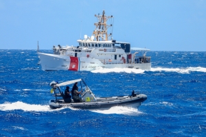 Cutter Panter na Puerto Rico pa trabounan huntu ku USCGC Donald Horsley 