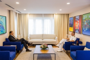 Gobernador di Aruba a otorga Decreto Real na dos marinier Arubiano   