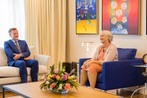 Fiscal Mayor Saskia de Vries a huramenta cerca Gobernador