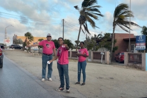 Partidonan politico a campaña activamente den weekend atrobe