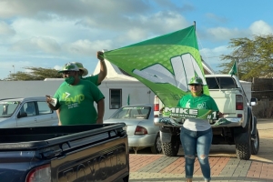 Partidonan politico a campaña activamente den weekend atrobe