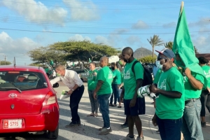 Partidonan politico a campaña activamente den weekend atrobe