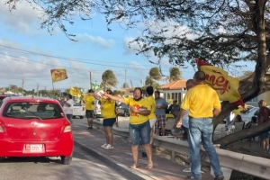 Partidonan politico a campaña activamente den weekend atrobe