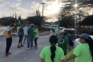 Sostenedornan di Benny Sevinger a acudi atrobe na warda di Santa Cruz 