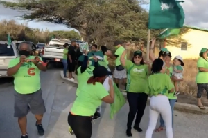 Sostenedornan di Benny Sevinger a acudi atrobe na warda di Santa Cruz 