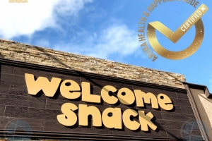 Ladron a horta pipanan di awa y gas di e lugar Welcome Snack diamars anochi
