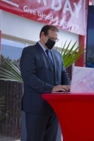 Gobernador a bishita Bloedbank y ta registra pa bira donante 