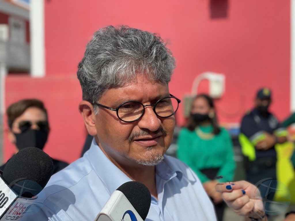 Presidente di Conseho Electoral Glenn Thode ta den Democracia Cla awe nochi
