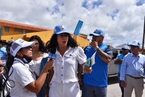 Lider di partido MAS Marisol Lopez Tromp tambe a vota awe 