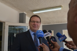 Gobernador di Aruba contento di mira cu hopi hende ta haci uso di nan derecho di voto