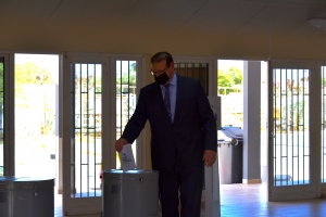 Gobernador di Aruba contento di mira cu hopi hende ta haci uso di nan derecho di voto