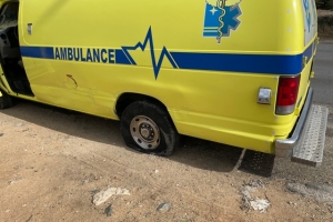 Ambulance cu sirena a dal den un auto cu no kier a hala pe
