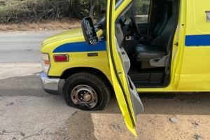 Ambulance cu sirena a dal den un auto cu no kier a hala pe