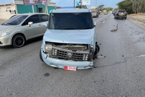 Ambulance cu sirena a dal den un auto cu no kier a hala pe