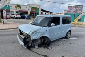 Ambulance cu sirena a dal den un auto cu no kier a hala pe