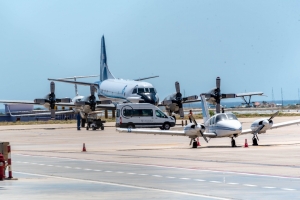 Un di e avionnan di Hurricane Hunters a yega Aruba pa vigila tormenta Elsa den Caribe 
