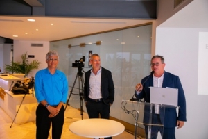 CUA a revela app cu comerciantenan por usa pa comunica cu otro  