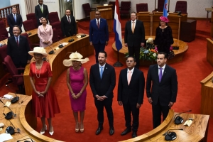 Gobernador a huramenta 20 parlamentario awe mainta 