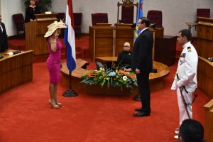 Gobernador a huramenta 20 parlamentario awe mainta 