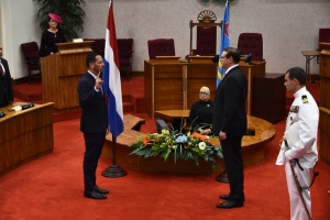 Gobernador a huramenta 20 parlamentario awe mainta 