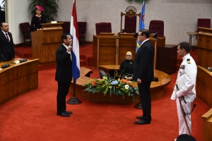 Gobernador a huramenta 20 parlamentario awe mainta 