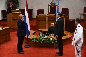 Gobernador a huramenta 20 parlamentario awe mainta 