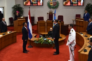 Gobernador a huramenta 20 parlamentario awe mainta 