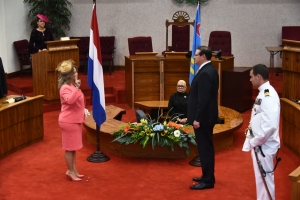 Gobernador a huramenta 20 parlamentario awe mainta 