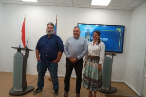 Delegacion di prensa di Aruba a reuni cu Formador 