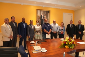 Delegacion di prensa di Aruba a reuni cu Formador 