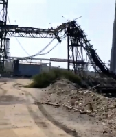 E shiploader di coker unit di refineria a collapse y cay den laman
