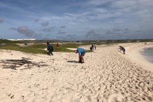 Iglesia New Life Tabernacle a organisa un beach clean-up