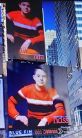Cuater modelo special di Aruba tabata riba billboard na Times Square na New York!  
