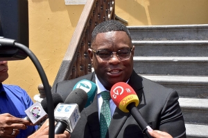 Na Corsou Ruisandro Cijntje a huramenta como minister di Desaroyo Economico 