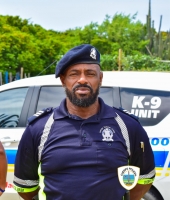 Aruba awor tin dos keurmeester oficial pa certifica K-9