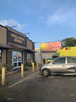 Accidente di auto dilanti Welcome Snack ta laga 2 persona herida