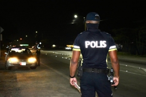 Polis a parti mas di 300 multa durante control