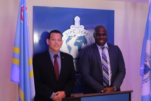 Pasaheronan cu drenta y sali di Aruba lo pasa screening di Interpol  