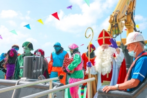Sinterklaas a yega Aruba den fin di siman 