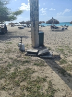 DOW: Voetplaten di beton tabata crea peliger na Eagle Beach