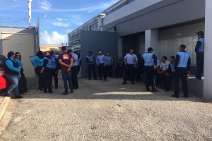Trahadonan di Post Aruba a bay den accion pa recorte di 12.6% den salario