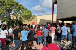 Grupo grandi di docente a protesta y reuni den ora di trabou na Simar awe mainta  