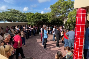Grupo grandi di docente a protesta y reuni den ora di trabou na Simar awe mainta  
